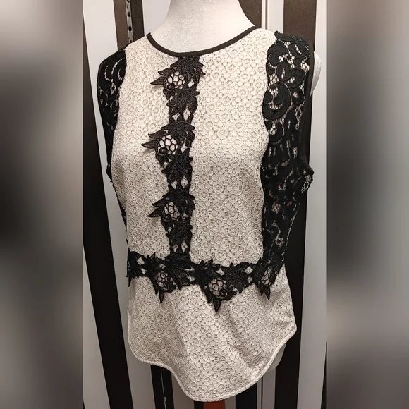 Antonio Milani lace top - Picture 4 of 8